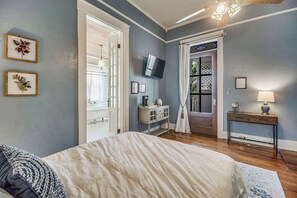 Free WiFi, bed sheets - Pensacola • 1BR • Sleeps 2 • Close to Downtown (Pensacola)