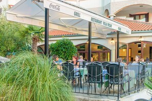 Terrace/patio - Hotel Villa Vrsar (Vrsar)