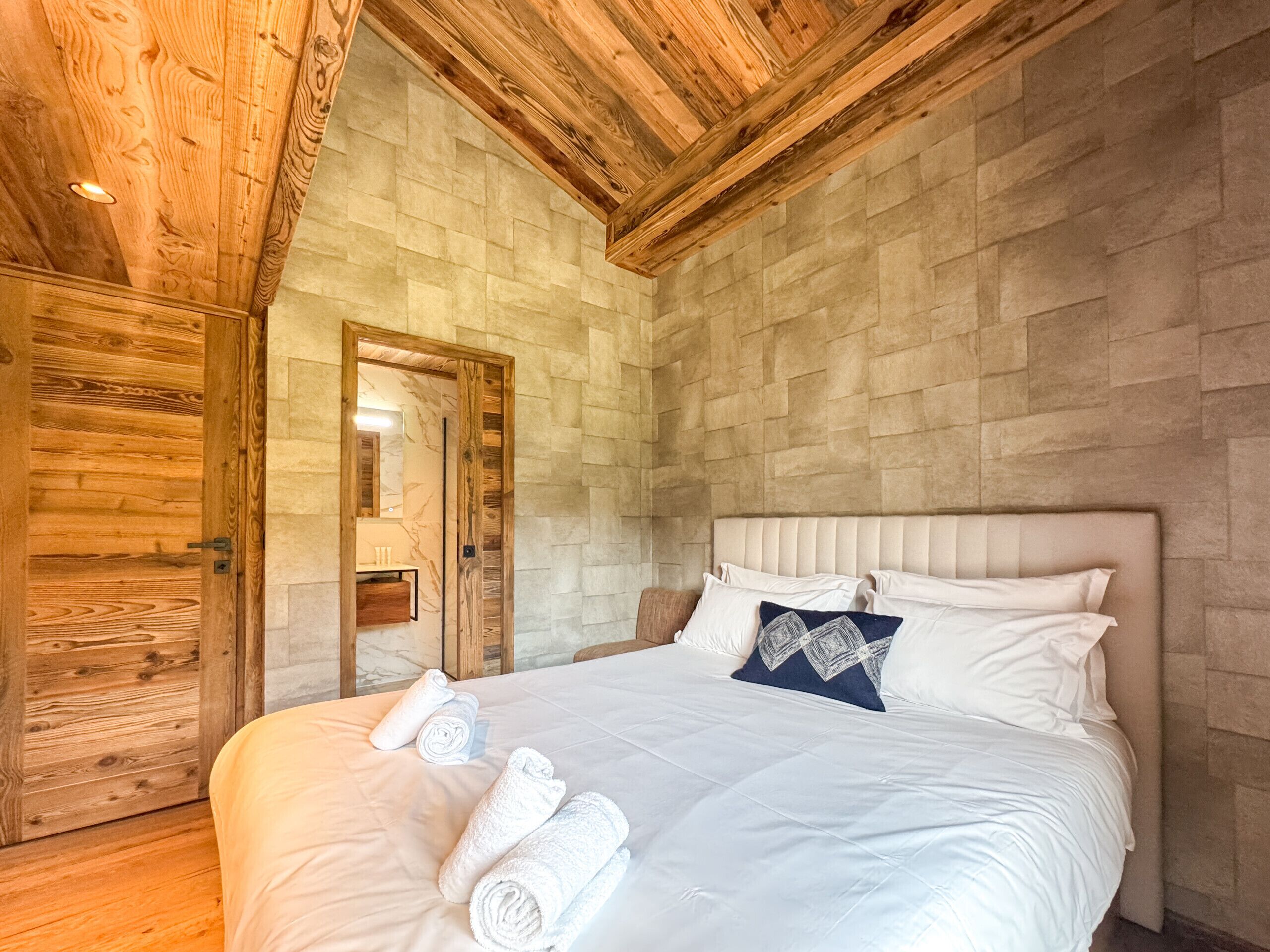 3 bedrooms, WiFi (free), bed sheets