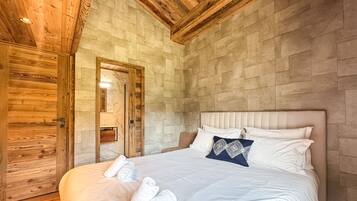 3 bedrooms, WiFi (free), bed sheets