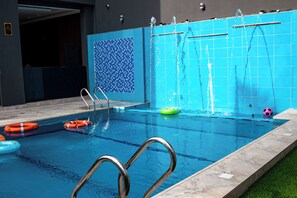 Outdoor pool - Nice-mason Serene and Suites (Benin City)