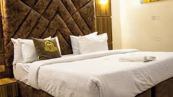 Työpöytä, kannettavalle tietokoneelle sopiva työtila, ilmainen Wi-Fi