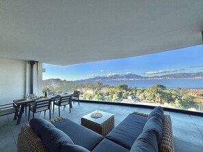 Outdoor dining - Porticcio: 3-Room Apartment with Sea View, Parking, 4 Pax (Porticcio)
