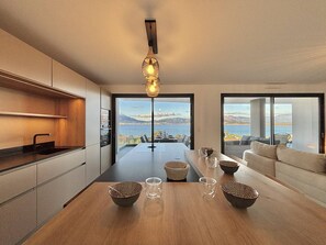 Interior - Porticcio: 3-Room Apartment with Sea View, Parking, 4 Pax (Porticcio)