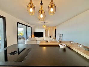 Interior - Porticcio: 3-Room Apartment with Sea View, Parking, 4 Pax (Porticcio)