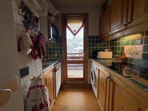 Fridge, microwave, oven, dishwasher - 2-room apartment near slopes in Méribel (Méribel)