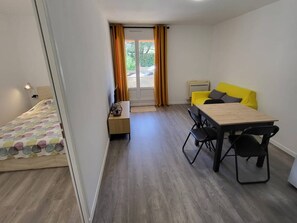 1 bedroom - Renovated T2 Apartment near Beach (Bormes-les-Mimosas)