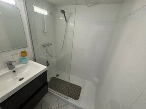 Bathroom - Apartment in Cap d'Agde - Terrace + Pool - 4 pers. (Cap d'Agde)
