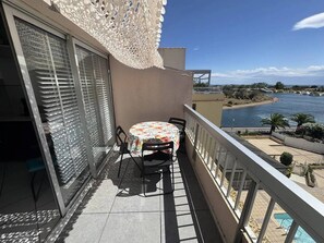 Outdoor dining - Apartment in Cap d'Agde - Terrace + Pool - 4 pers. (Cap d'Agde)