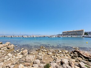 On the beach - Cozy apartment in L'Escala with terrace near the beach (L'Escala)
