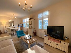 TV - House with garden 650m from the beach, parking, 2 bedrooms (Perros-Guirec)