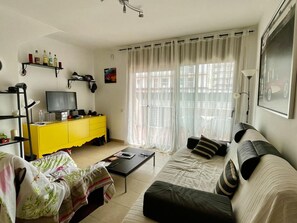 TV - Ground Floor Apartment with Terrace, Parking & Pool (Miami Playa)