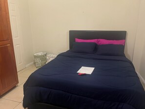 1 chambre, fer et planche à repasser, Wi-Fi, draps fournis