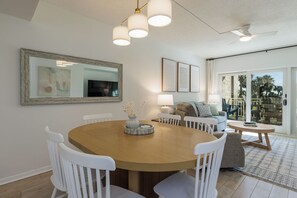 Dining - 137 Shorewood Villas: 2 Beds, 2 Baths, Sleeps 6. Beachfront Villa (Hilton Head Island)