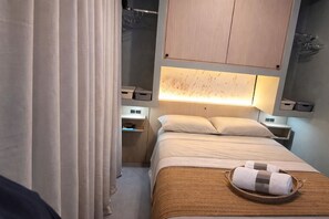 1 bedroom, free WiFi, bed sheets - Charming studio apartment 800m from the Ferris wheel and 2.8km from Brava Beach. (Balneário Camboriú)