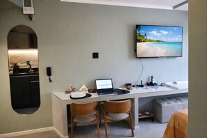 Interior - Charming studio apartment 800m from the Ferris wheel and 2.8km from Brava Beach. (Balneário Camboriú)