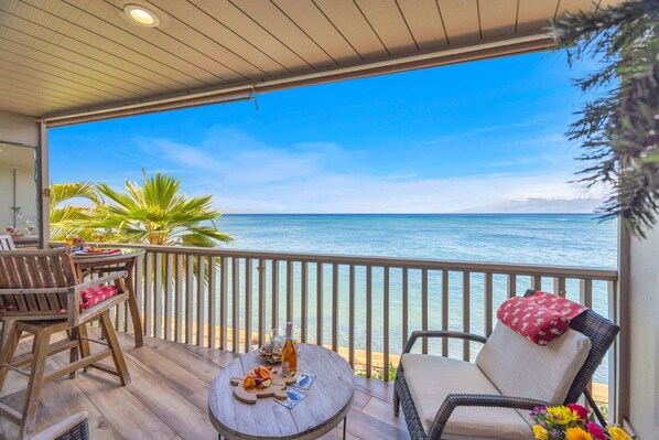 Outdoor dining - Oceanfront Remodeled Studio Pohailani 203 - Lanai Ocean Views - Cold AC (Lahaina)