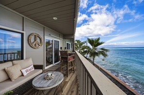 Terrace/patio - Oceanfront Remodeled Studio Pohailani 203 - Lanai Ocean Views - Cold AC (Lahaina)