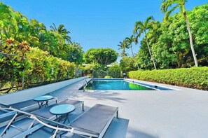 Pool - Oceanfront Remodeled Studio Pohailani 203 - Lanai Ocean Views - Cold AC (Lahaina)