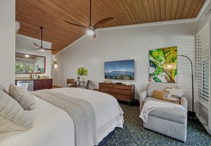 1 bedroom, iron/ironing board, travel cot, free WiFi - Walk to Beach and Dining + AC - Napili Shores D224 - Updated Studio (Lahaina)