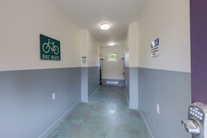 A hallway with a bike route sign, a parking sign, and a door with a keypad lock. - The Entrada #1 at Westside Flats - Downtown Moab (Moab)