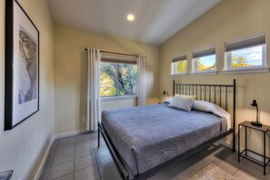 4 bedrooms, free WiFi, bed sheets