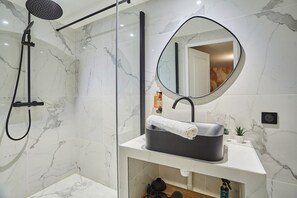 Apartment | Bathroom | Hair dryer, soap, shampoo - Charming Air-conditioned Studio in the Heart of Montorgueil (Paris)