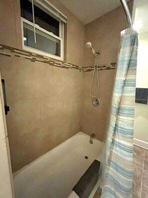 Towels - Downtown 1BR Stay | Walk to Cafes & Parks (Indianapolis)