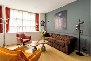 Apartment | Living area - Place des Vosges, Apartment With Air Conditioning (Paris)