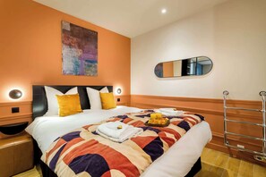 3 habitaciones, tabla de planchar con plancha y ropa de cama 