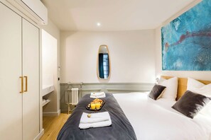 Apartment | 3 bedrooms, iron/ironing board, bed sheets - Place des Vosges, Apartment With Air Conditioning (Paris)