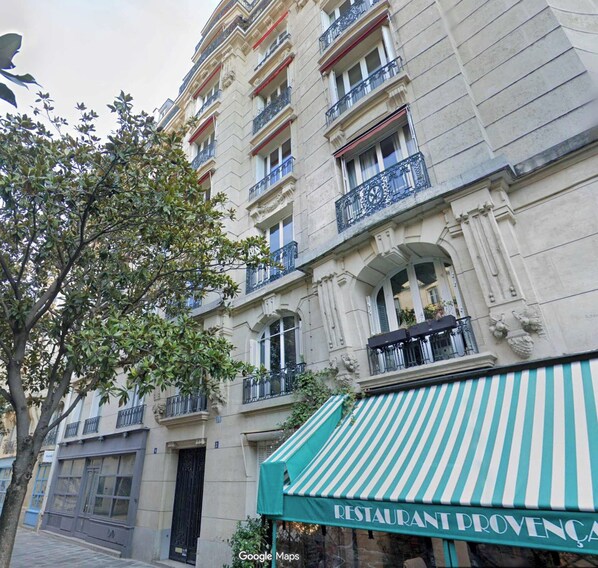 Apartment | Exterior - Place des Vosges, Apartment With Air Conditioning (Paris)