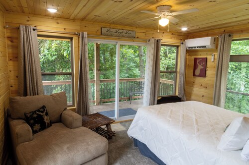 Deluxe Cabin on Lake resort with Fishing, Fire Pit, Grill, Kayaks and more