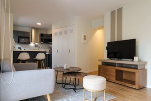 1 bedroom, Internet - w Engaging Loft in the Heart of San Isidro (Lima)