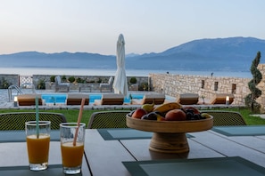 House | 4 bedrooms, Internet - Seafront Villa Ciel With Private Pool in Nafpaktos (Nafpaktos)