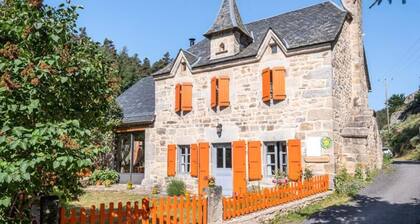 Cottage in Aubrac by Rimeize River