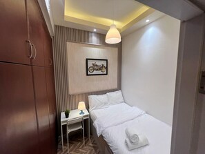Economy Room, Balcony, City View - Contemporary Partition Room in Tecom  (Dubai)