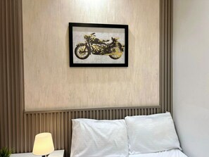 Economy Room, Balcony, City View - Contemporary Partition Room in Tecom  (Dubai)