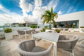 Outdoor dining - SERENADA APT 413 (Playa del Carmen)