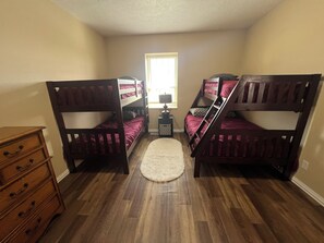 2 habitaciones, cuna de viaje, wifi gratis y ropa de cama 