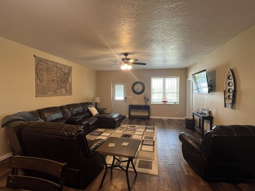 Rathbun Lake, 1.5 miles from the Lake, 2-bdrm, 2 bath sleeps 7 in Rathbun, Iowa