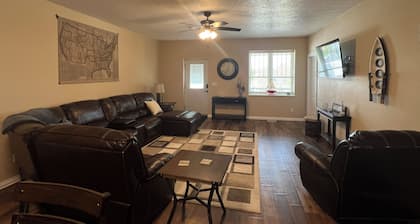 Rathbun Lake, 1.5 miles from the Lake, 2-bdrm, 2 bath sleeps 7 in Rathbun, Iowa