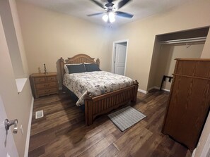 2 عدّة غرف نوم وواي فاي وملاءات أسرّة