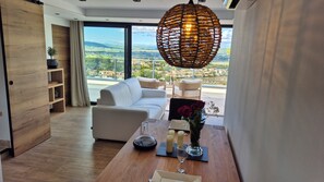 Interior - L'Eden Bleu in Langlade, upscale romantic suite with private SPA. (Langlade)