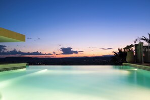 Pool - L'Eden Bleu in Langlade, upscale romantic suite with private SPA. (Langlade)