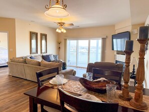 Smart TV, fireplace - Sunshine&Shoreline-LakefrontDog Days Condo 3BD/2BA (Osage Beach)