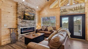 House, 3 Bedrooms | Living area | Smart TV