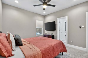 Townhome, 3 Bedrooms | 3 bedrooms, laptop workspace, free WiFi - Bright 3br Houston Retreat Near Heights & Galleria 3 Bedroom Townhouse (Houston)