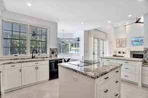 Ferienhaus, 6 Schlafzimmer | Eigene Küche | Kühlschrank, Ofen, Wasserkocher mit Kaffee-/Teezubehör, Wasserkocher