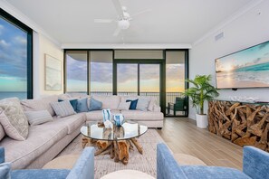 Appart'hôtel, 4 chambres | Coin séjour